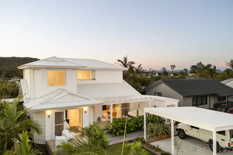 36 Caves Beach Road, Caves Beach NSW 2281