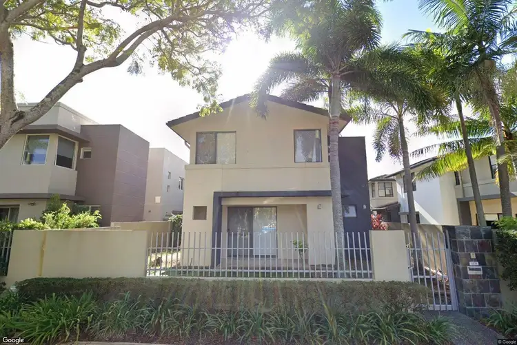 6105 The Lakes Drive