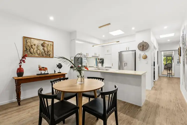 2/106 Burnett Street