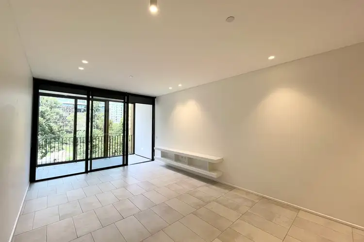 402/8 Central Park Avenue