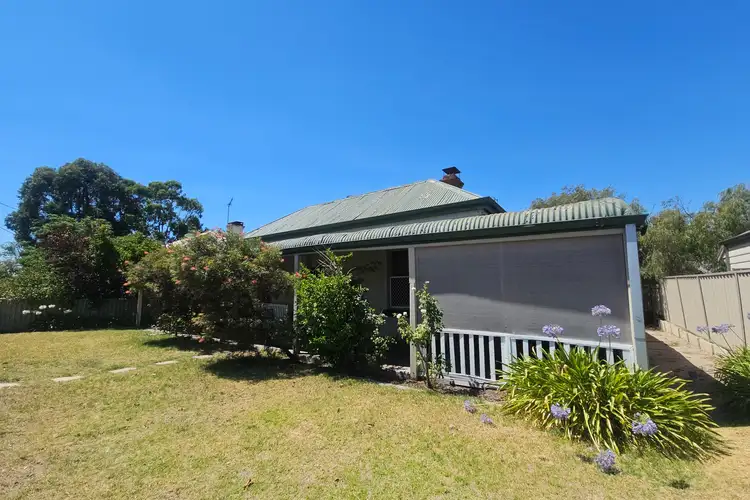 32 Richardson Street