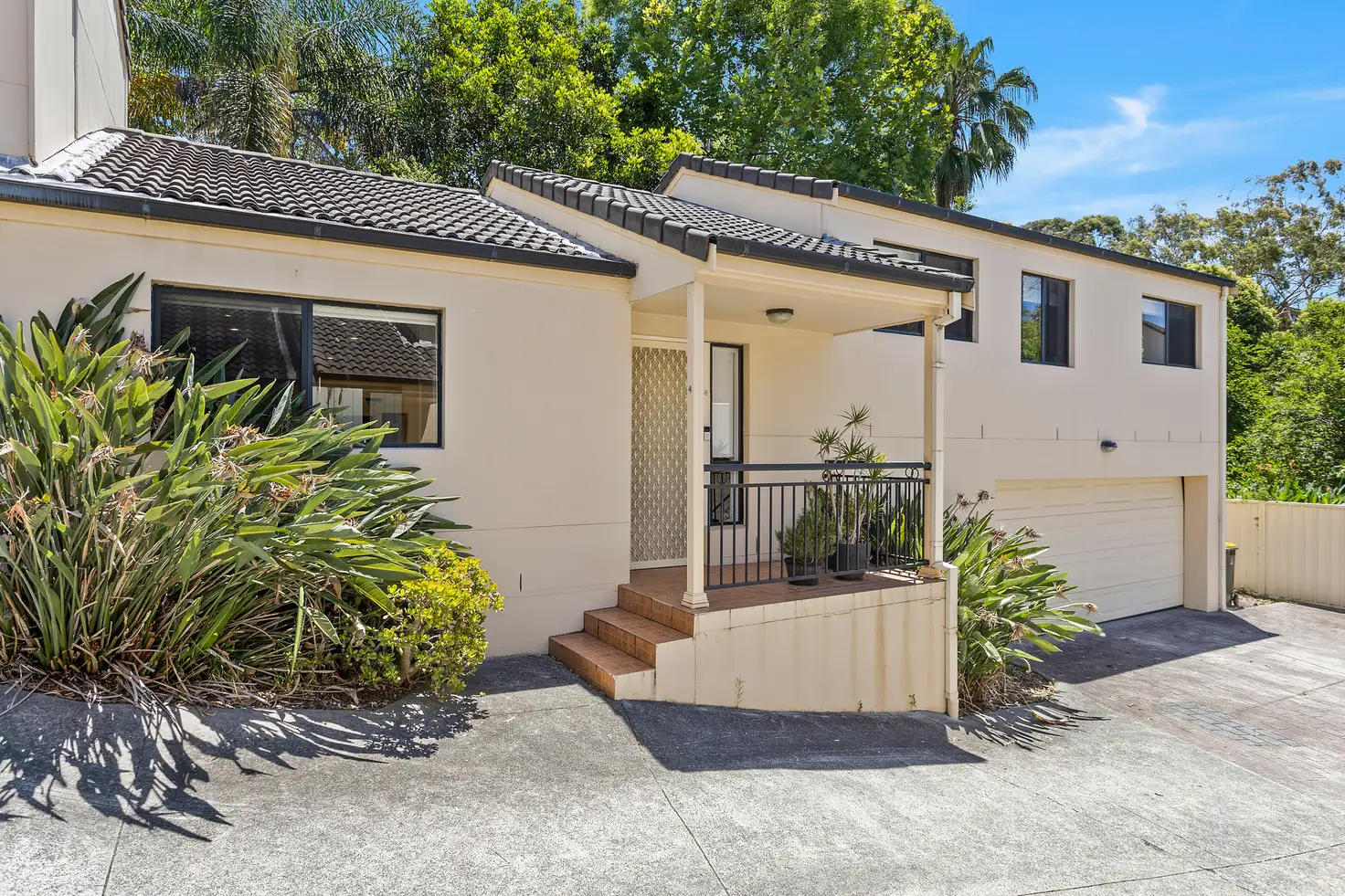 Main view of Homely townhouse listing, 4/15-17 Woodlawn Avenue, Mangerton NSW 2500