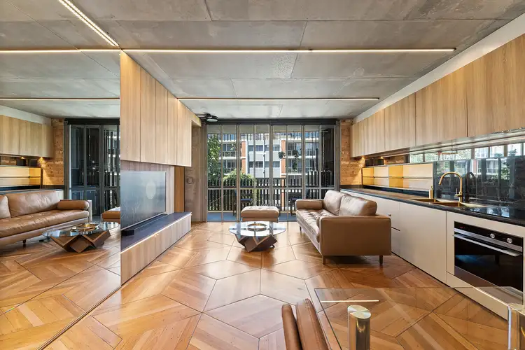 5/4 Rothschild Avenue