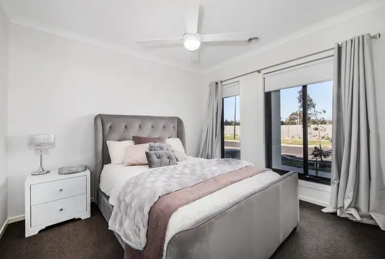 Fifth view of Homely house listing, 31 Eiffel Avenue, Bonnie Brook VIC 3335