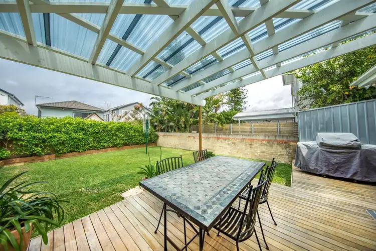 27 Griffin Road, Curl Curl NSW 2096