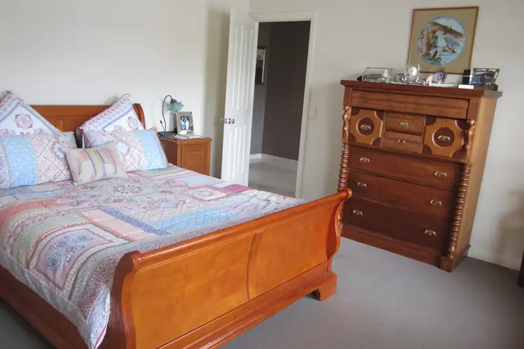 Fifth view of Homely house listing, 17 Bramley Place, Strathdale VIC 3550