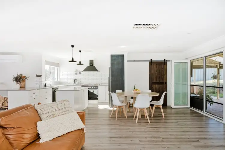 8 Petrel Close, Halls Head WA 6210