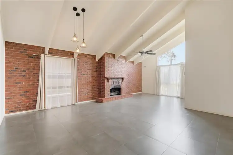 6 Brimpton Grove, Wyndham Vale VIC 3024