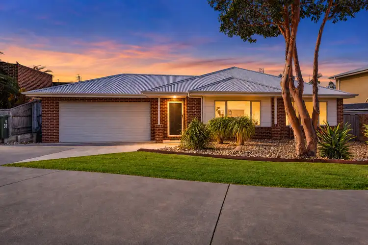 3/8 Lewis Place