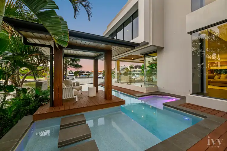 20 Hampton Court, Sovereign Islands QLD 4216