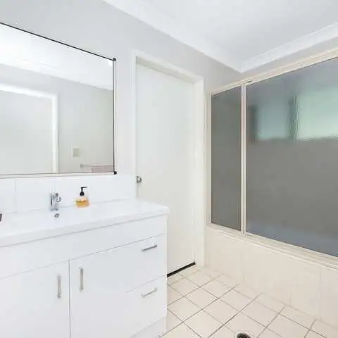 19 Yut Fay Avenue, Kelso QLD 4815