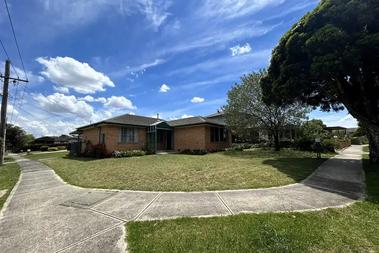 1 Linacre Crescent, Gladstone Park VIC 3043