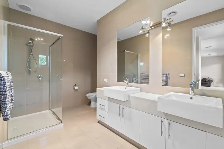 Fifth view of Homely house listing, 2 Oxley Court, Traralgon VIC 3844