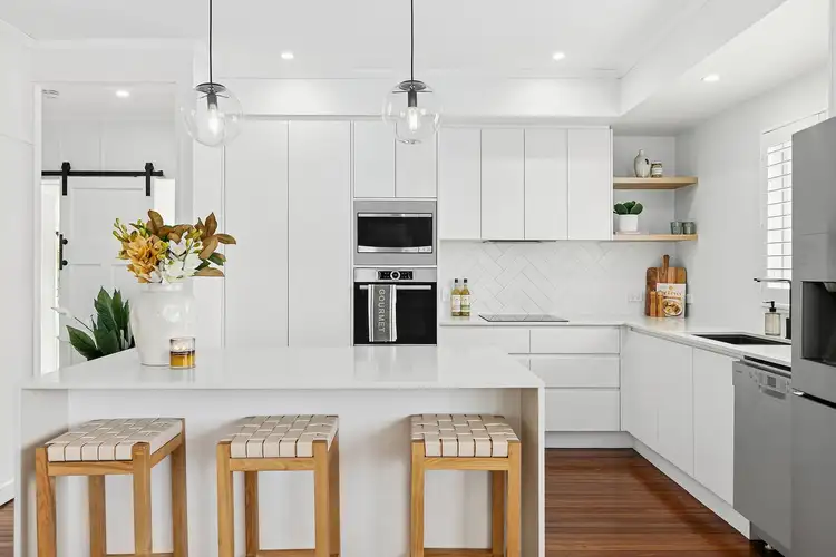 4 Lennox Street, The Range QLD 4700