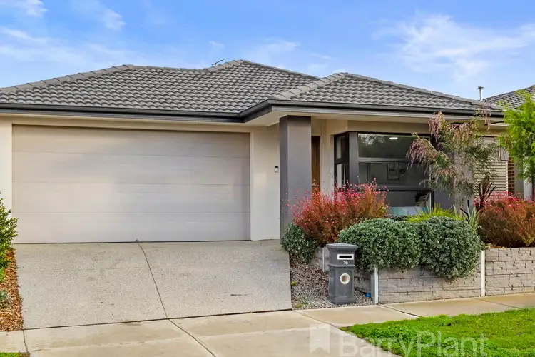 16 Invermay Way, Clyde VIC 3978