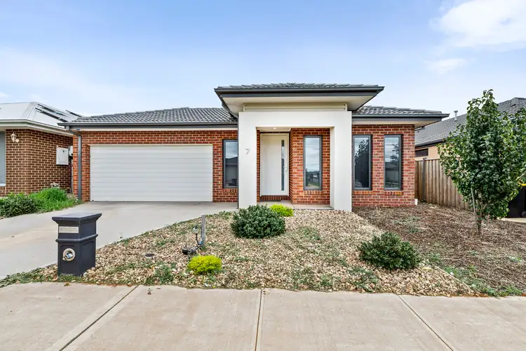 7 Kirkham Drive, Thornhill Park VIC 3335