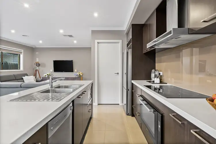 Sixth view of Homely house listing, 15 Rivoli Close, Fraser Rise VIC 3336