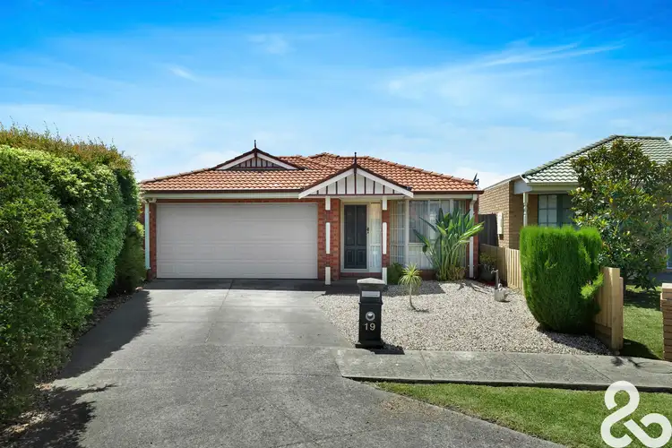19 Bentley Way, Mill Park VIC 3082
