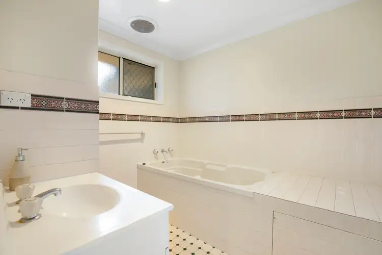 Sixth view of Homely house listing, 6 Fiona Place, Armidale NSW 2350