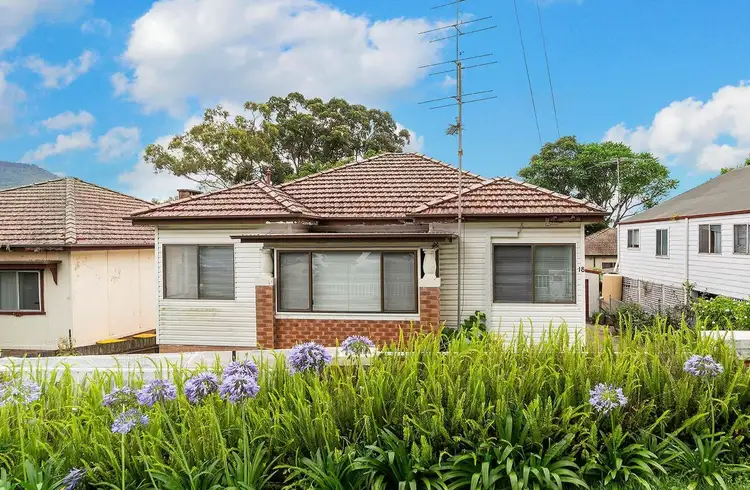 18 Urunga Parade, West Wollongong NSW 2500
