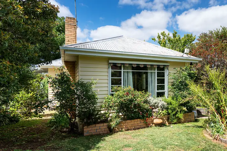 13 Douglas Crescent, Castlemaine VIC 3450
