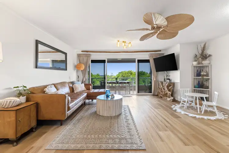 52/903 David Low Way