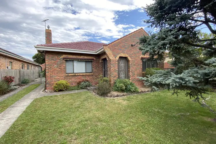 15 Thackeray Road, Reservoir VIC 3073