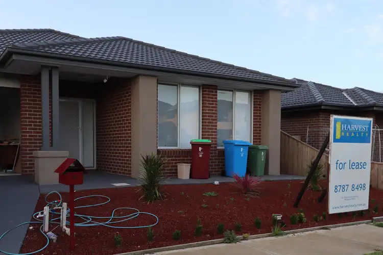 16 Gemma Street, Cranbourne East VIC 3977