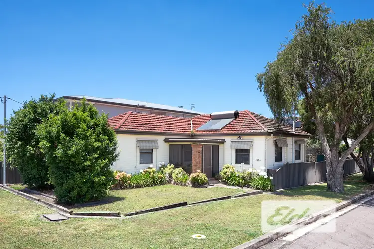 33 Henley Street