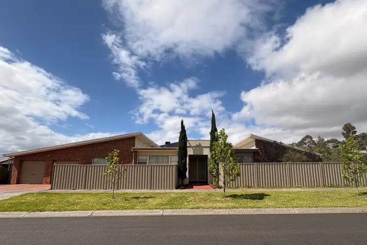 28 Verona Drive, Taylors Lakes VIC 3038