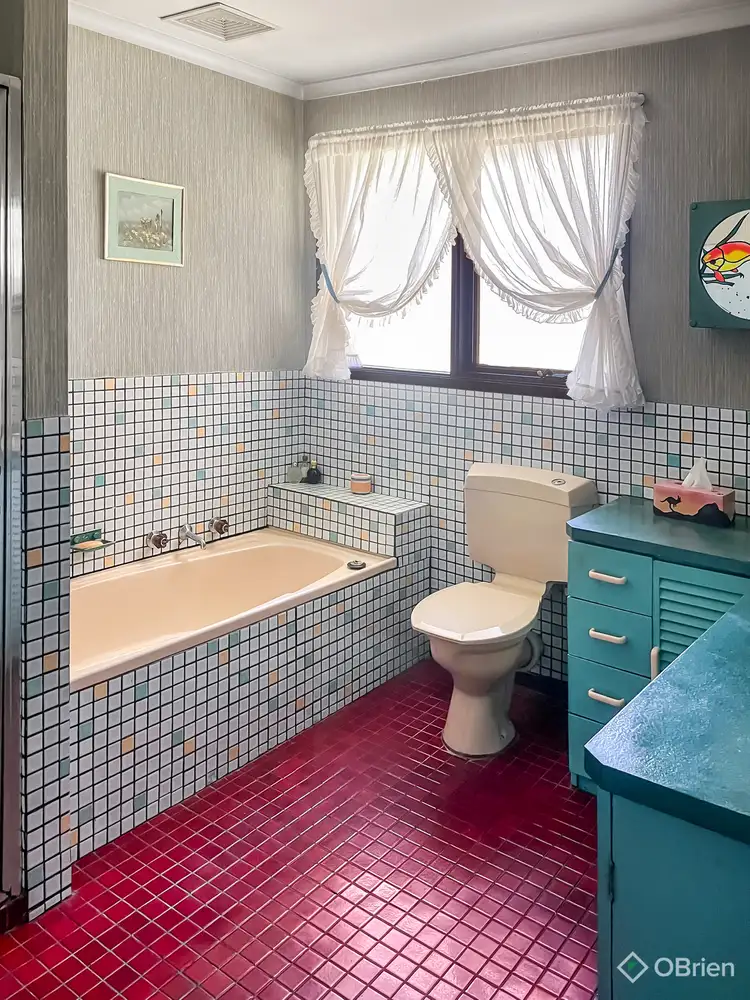 Fifth view of Homely house listing, 6 Helen Court, Moe VIC 3825