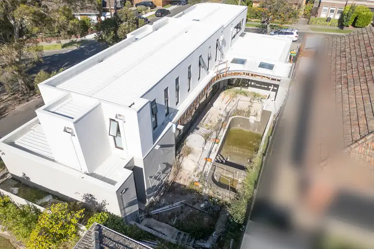 2 Houston Avenue, Strathmore VIC 3041