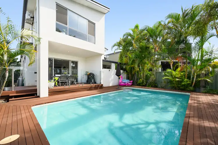 2/11 Margaroola Avenue, Biggera Waters QLD 4216