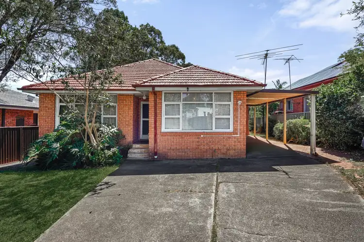 7 Fox Hills Crescent, Toongabbie NSW 2146
