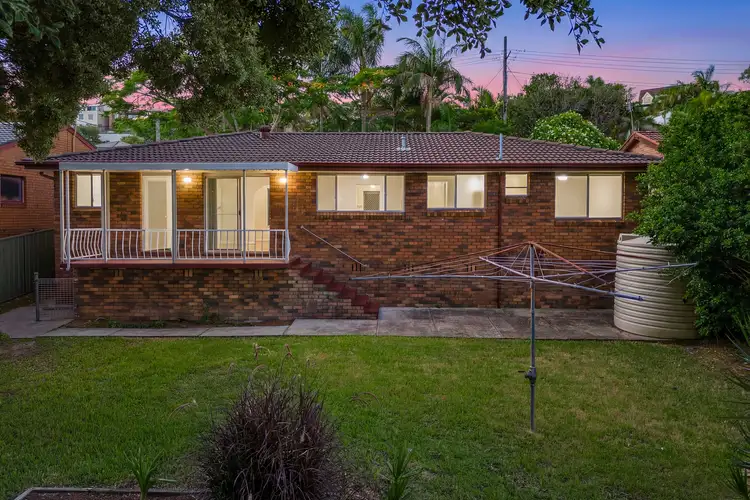 23 Green Links Avenue