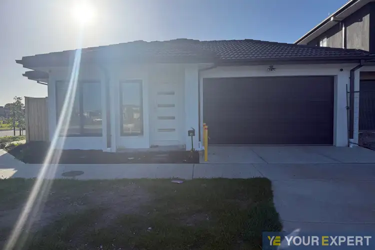 18 Avro Way, Berwick VIC 3806