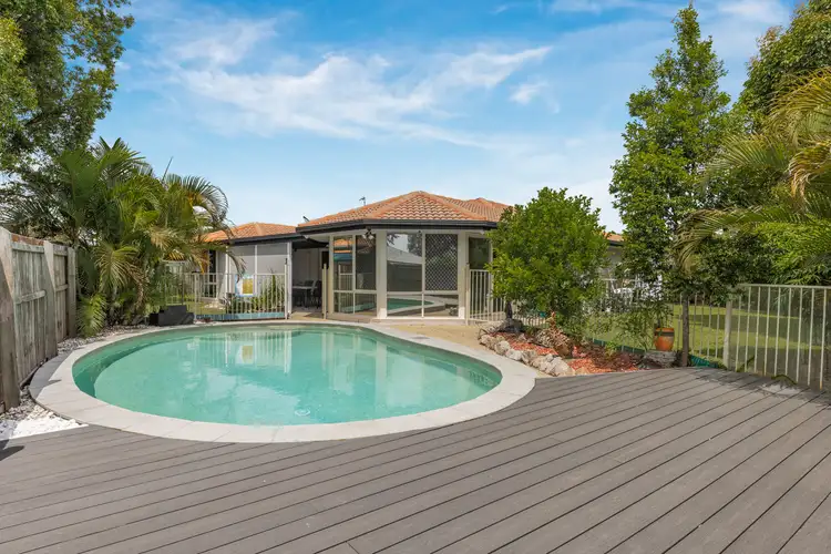 27 Northlake Crescent