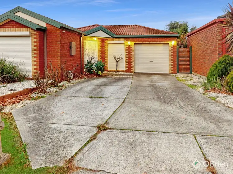 10 Houndsforth Street, Cranbourne East VIC 3977