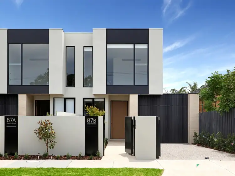 87B Deakin Street