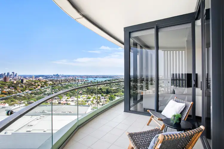 2004/241 Oxford Street