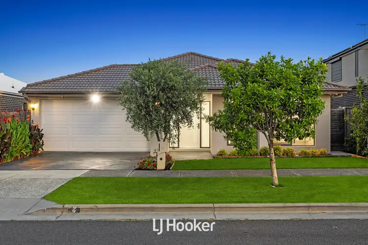 Second view of Homely house listing, 8 Leafy Circuit, Cranbourne East VIC 3977