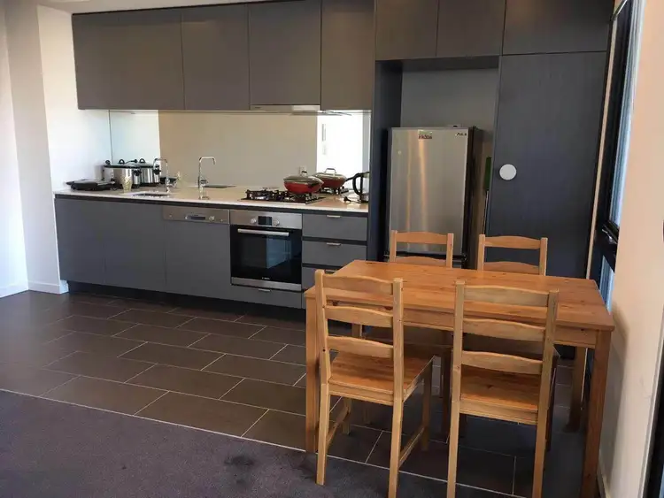 909/710 Station Street