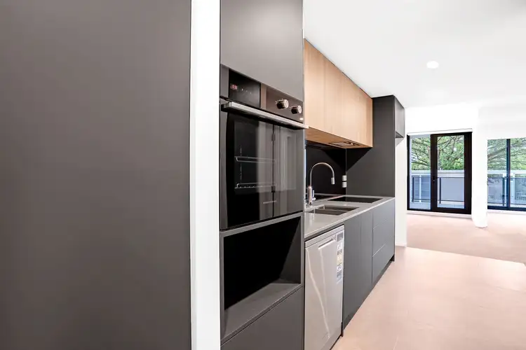 215/327 Northbourne Avenue