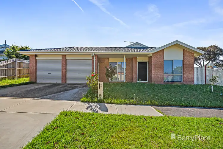 8 Renmark Court, Berwick VIC 3806