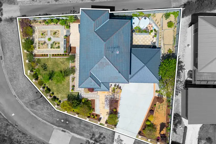 2 Lomandra Place