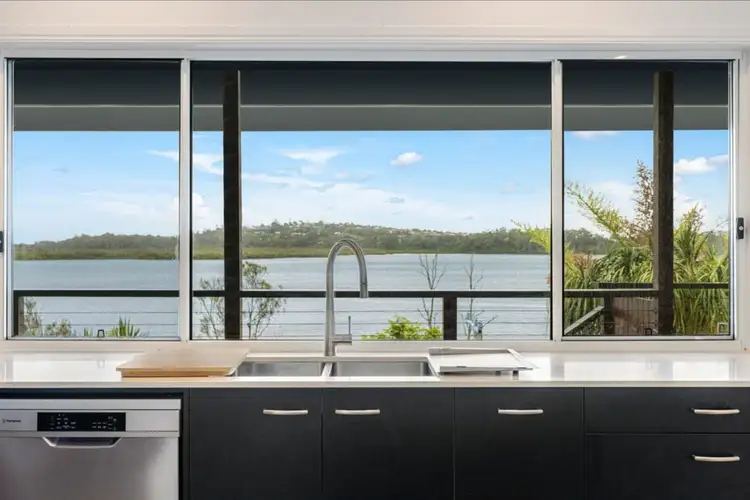 136 Broadwater Esplanade