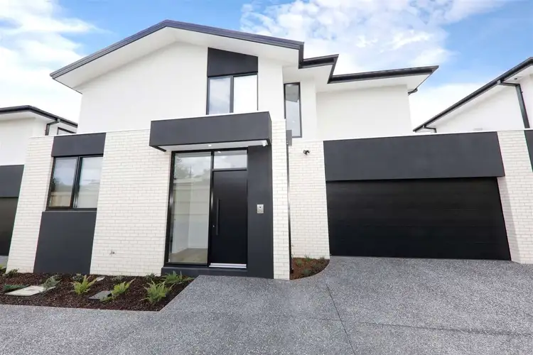 2/4 Adrienne Crescent