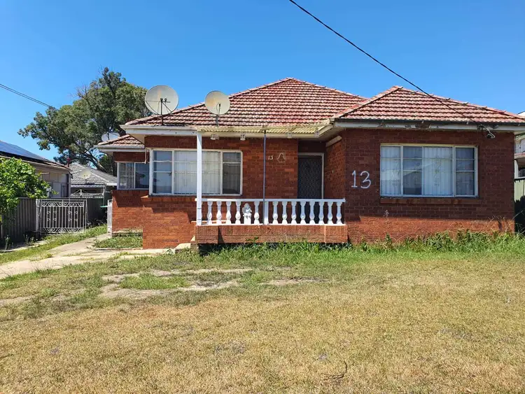 13 Myddleton Avenue