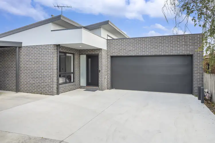 2/12 Yaraan Street