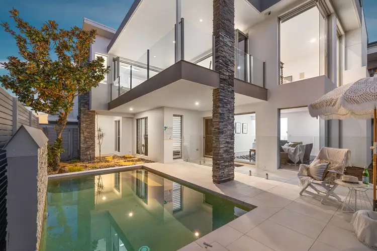 1/8 Rob Roy Crescent